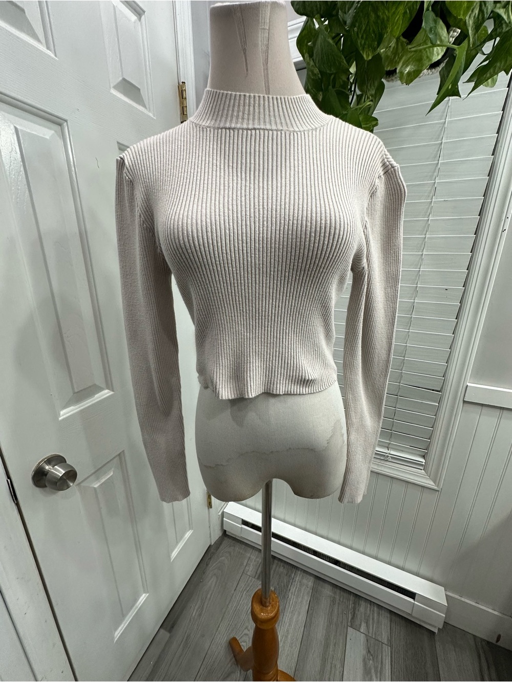 La Hearts Ribbed Mock-Turtleneck Sweater in Light Cream